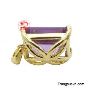 Đây không chỉ là một món trang sức tô điểm cho vẻ ngoài, mà còn là biểu tượng của sự độc đáo và gu thẩm mỹ riêng biệt, chắc chắn sẽ thu hút mọi ánh nhìn.