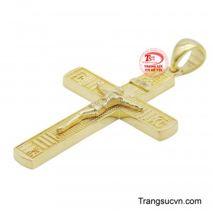 Hình ảnh Chúa Giê-su chịu nạn được chạm khắc tỉ mỉ, gợi nhắc về tình yêu hy sinh và lòng từ bi vô bờ bến.