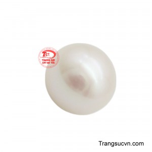 Vẻ đẹp thanh tao, thuần khiết của nó làm tôn lên sự sang trọng và tinh tế cho bất kỳ món trang sức nào.