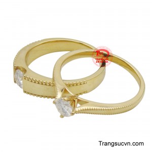 Với thiết kế tinh xảo và vẻ đẹp vượt thời gian, mỗi chiếc nhẫn đều mang trong mình câu chuyện tình yêu độc đáo của hai tâm hồn đồng điệu.