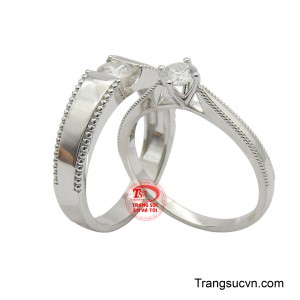 Sự kết hợp này thể hiện sự đồng điệu trong tình yêu, vừa riêng biệt cá tính, vừa hòa hợp trọn vẹn.