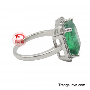 Đây không chỉ là một món trang sức, mà còn là biểu tượng của sự quý phái và đẳng cấp, hoàn hảo cho những ai yêu thích vẻ đẹp vượt thời gian và sự tinh xảo trong từng chi tiết.