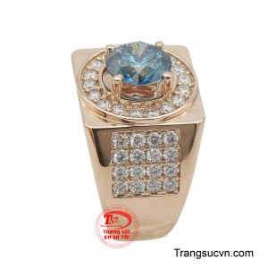 Do đó, người ta tin rằng việc sở hữu viên đá quý màu xanh mang đến sự thuận lợi trong mọi khía cạnh của cuộc sống.