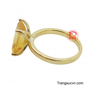 Đây không chỉ là một món trang sức, mà còn là biểu tượng của sự tinh tế và đẳng cấp, hoàn hảo cho những quý cô yêu thích vẻ đẹp vượt thời gian.