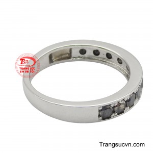 Đây là lựa chọn hoàn hảo cho những ai yêu thích sự thanh lịch, độc đáo và muốn thể hiện cá tính riêng biệt.