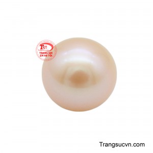 Màu sắc kem ngả hồng nhẹ nhàng mang đến cảm giác dịu dàng và thanh lịch, hoàn hảo cho những ai tìm kiếm sự duyên dáng.