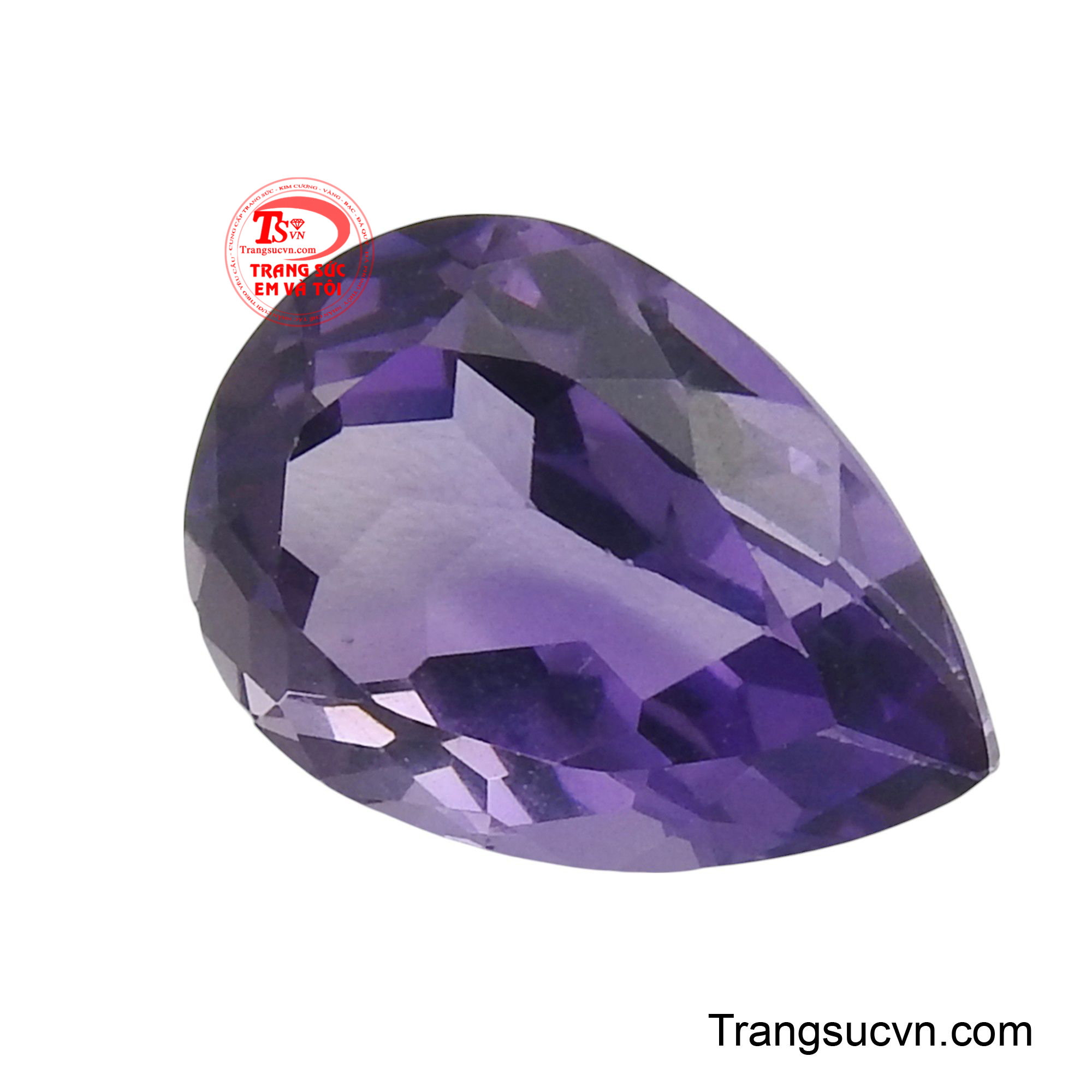 Độ trong suốt tuyệt đối cho phép ánh sáng xuyên qua, tạo nên những dải màu tím biếc đầy mê hoặc và cuốn hút.