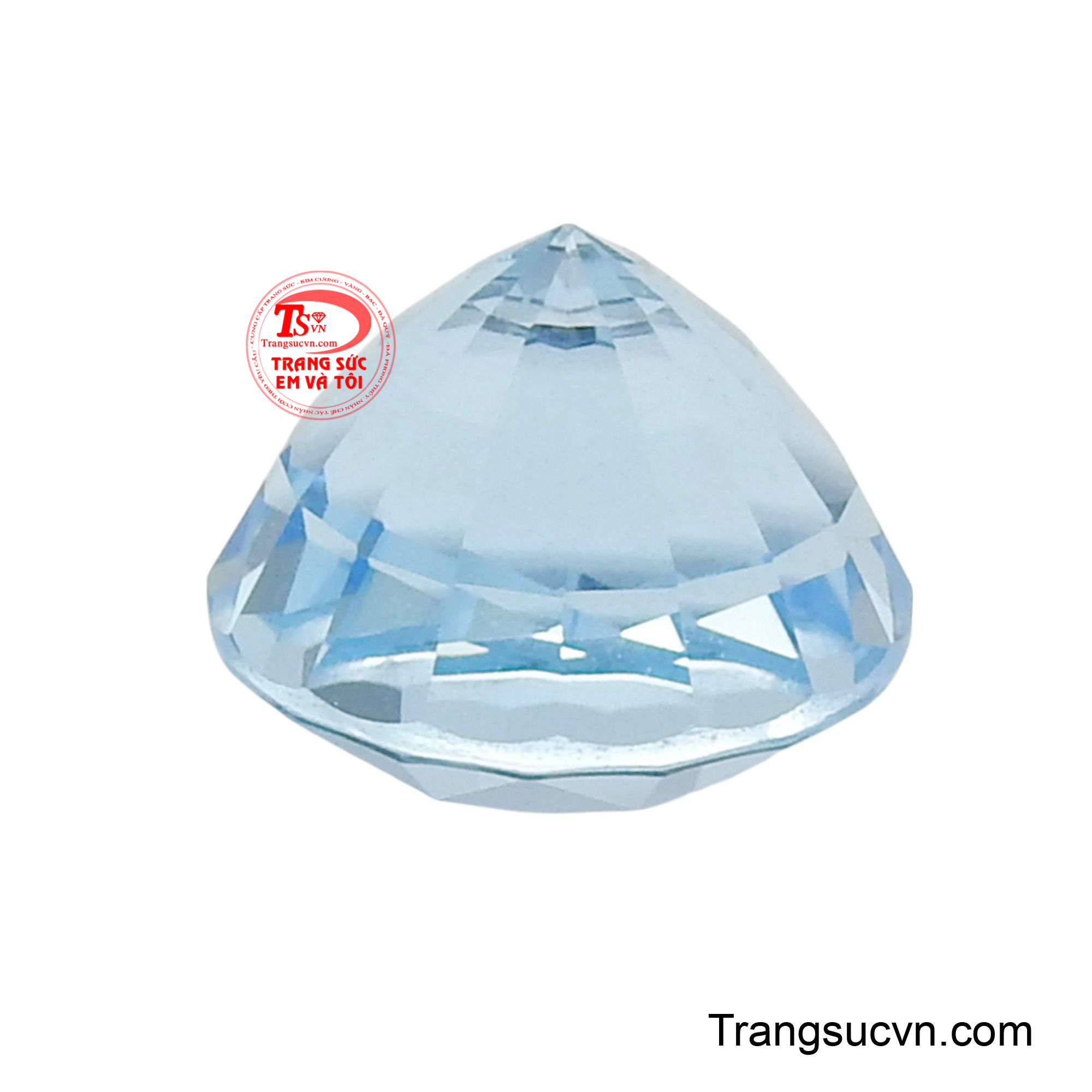Với những giác cắt đối xứng tinh xảo, viên Topaz bắt trọn mọi tia sáng, tạo nên những khúc xạ lấp lánh như những vì sao nhỏ.