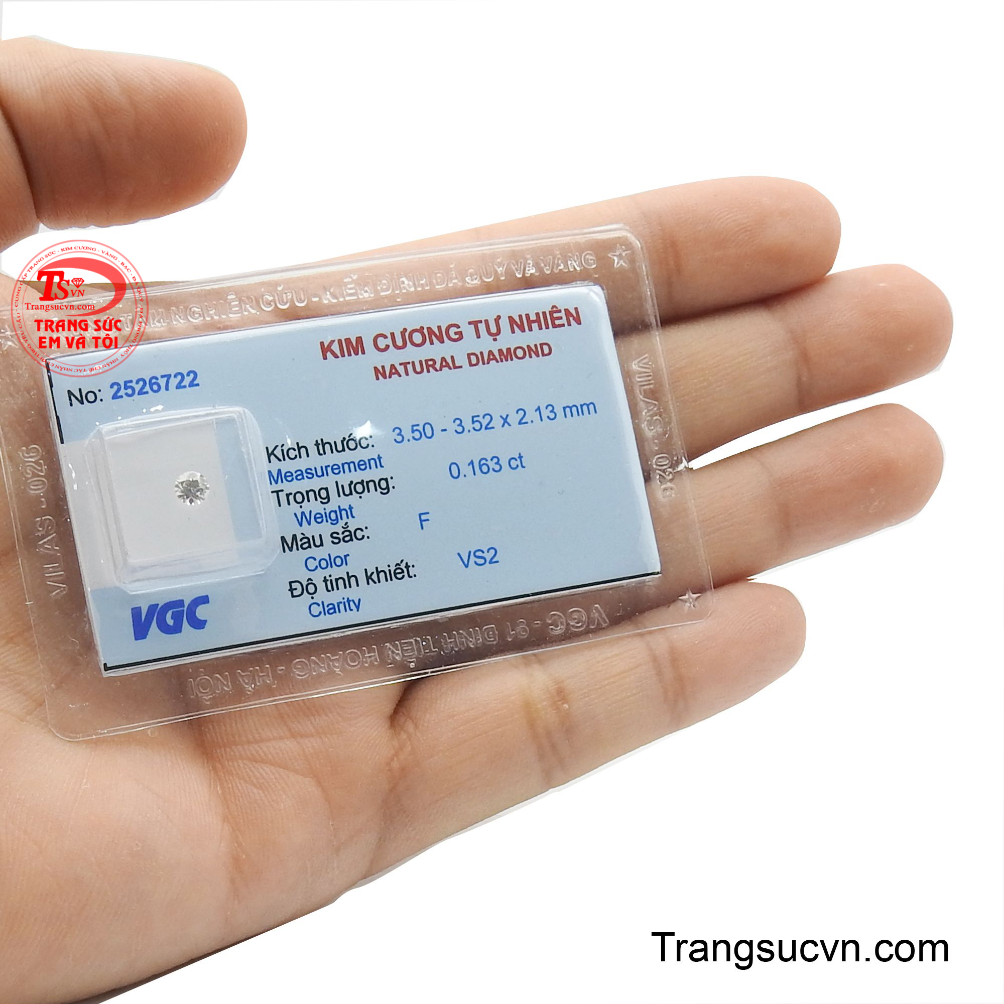 Với kích thước 3.5 ly hoàn hảo, viên kim cương sở hữu vẻ đẹp tinh tế và đẳng cấp vượt thời gian.