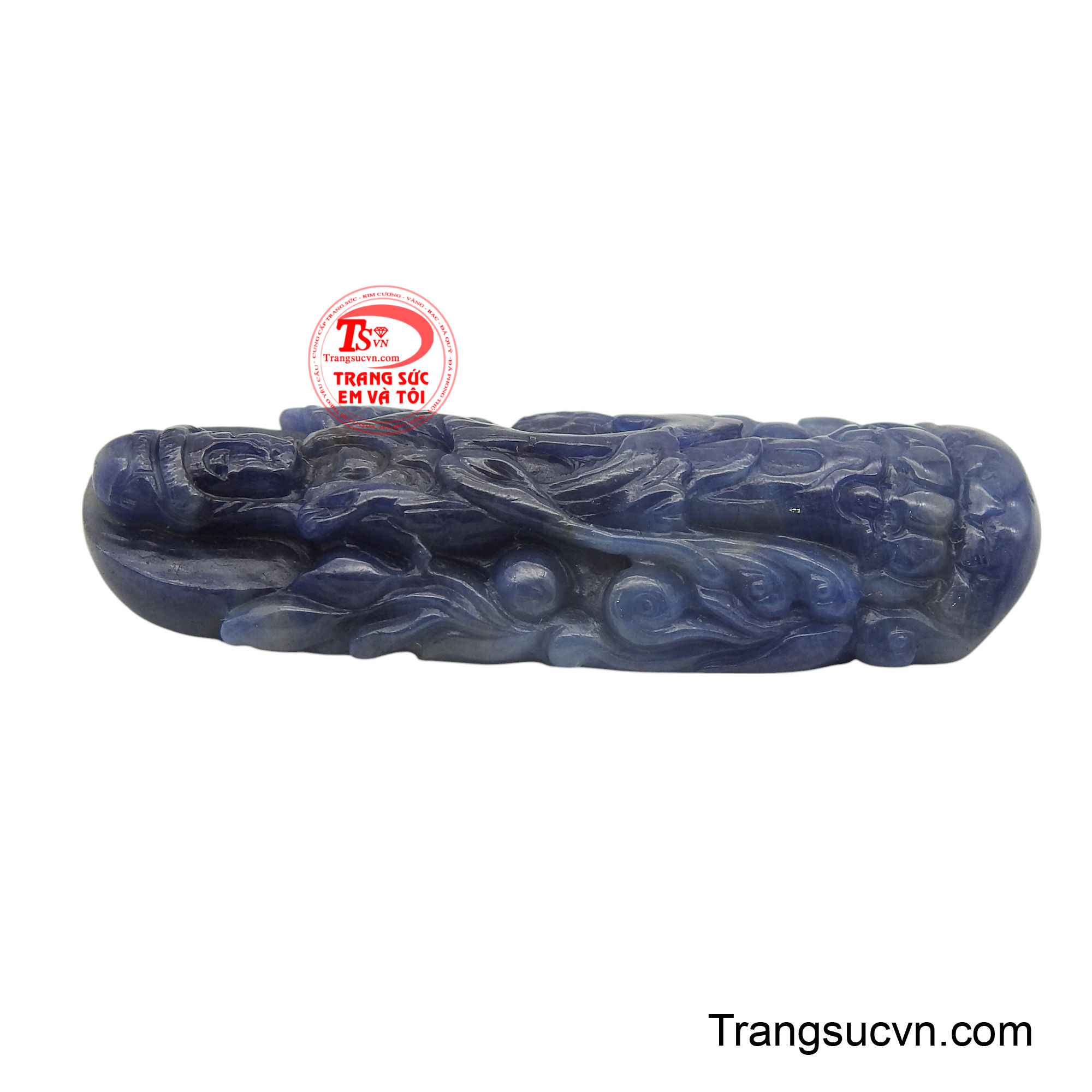 Đeo mặt dây Quan Âm sapphire không chỉ mang lại vẻ đẹp trang sức mà còn là lời nhắc nhở về sự tu tập tâm linh, hướng về những điều thiện lành, tìm thấy sự an yên và niềm tin vào sức mạnh của lòng từ bi trong cuộc sống.