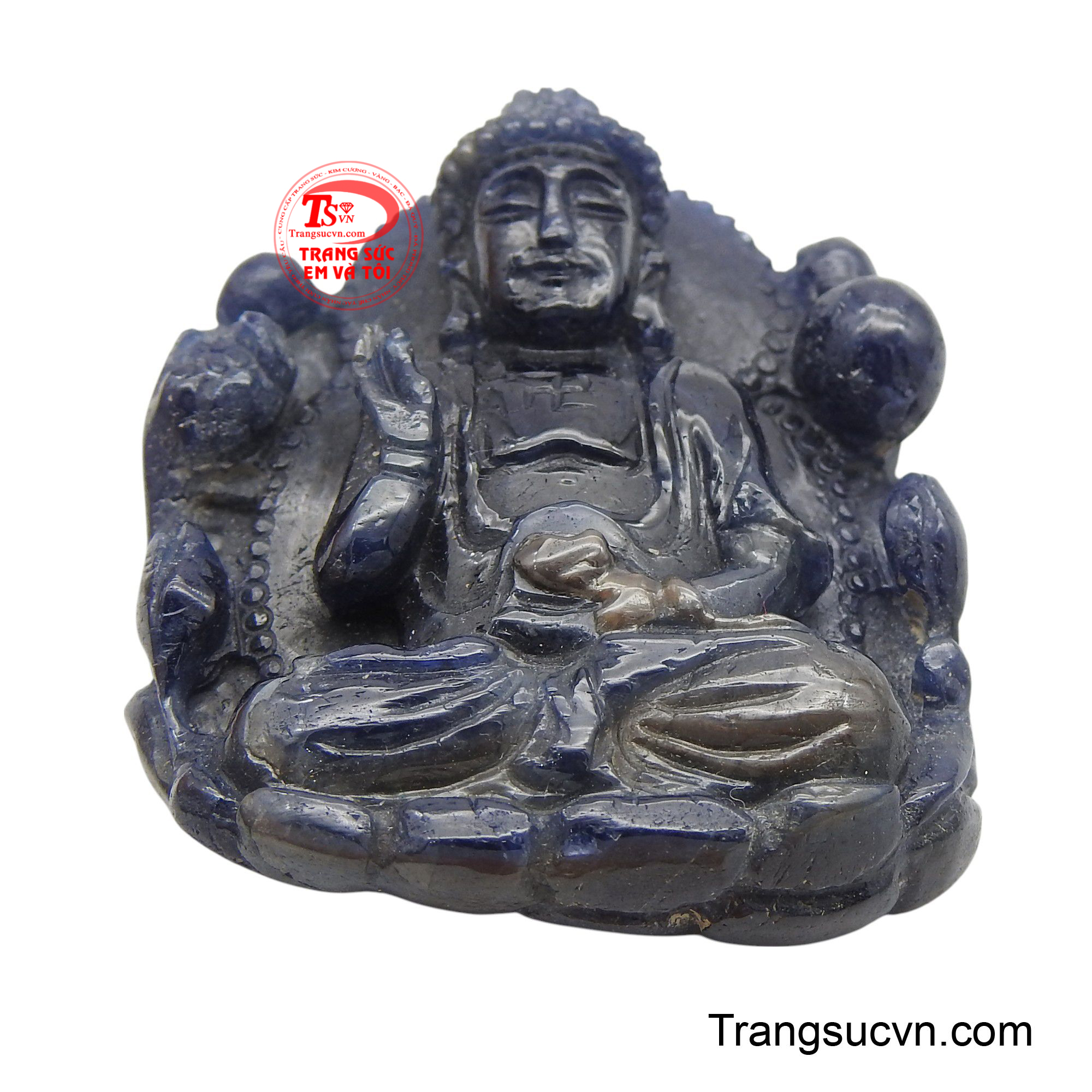 Mỗi đường nét điêu khắc đều toát lên sự lắng nghe và thấu hiểu nỗi khổ của chúng sinh, như chính hạnh nguyện của Ngài.