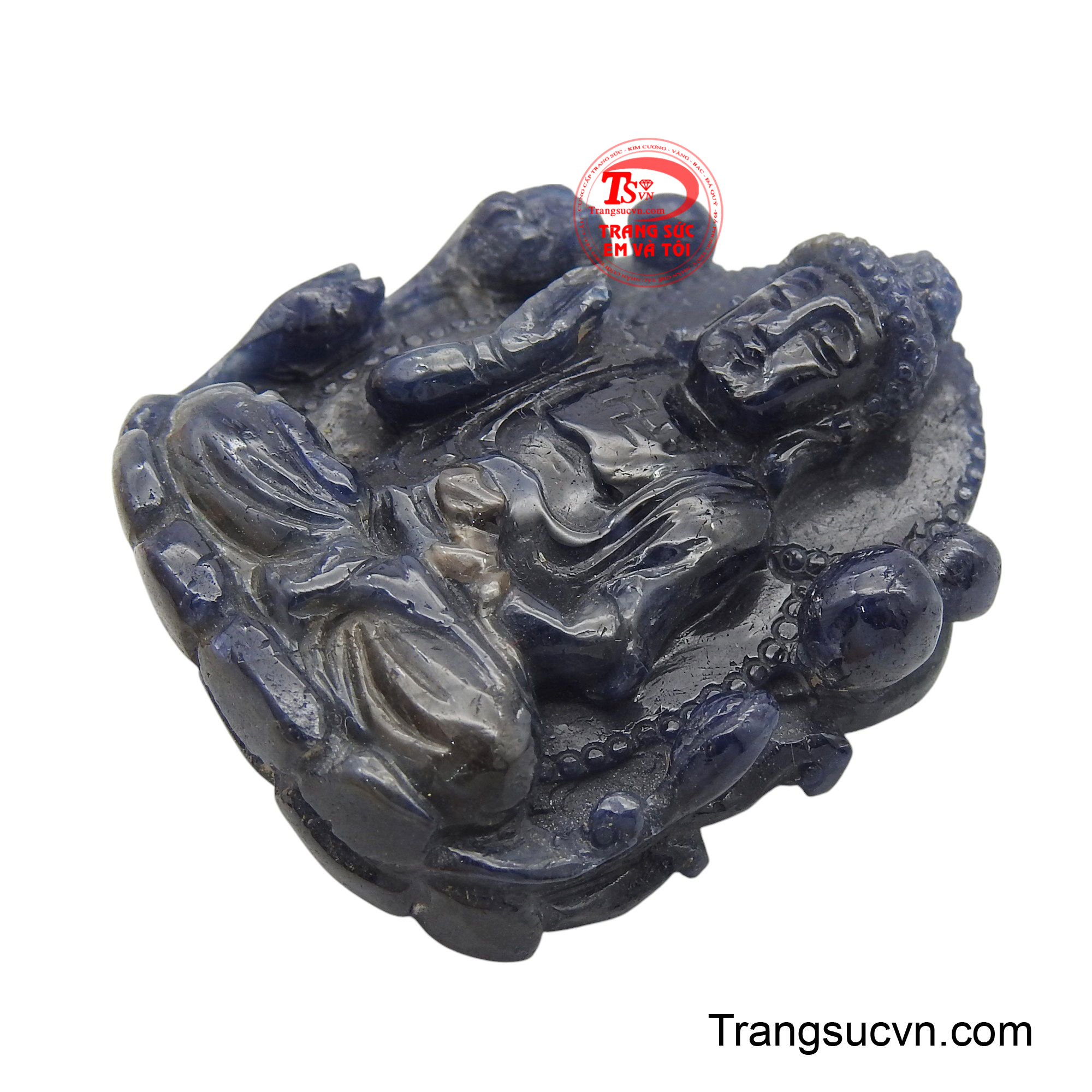 Sắc xanh sâu thẳm của sapphire tượng trưng cho sự thuần khiết và tĩnh lặng của tâm hồn khi hướng về Phật pháp.