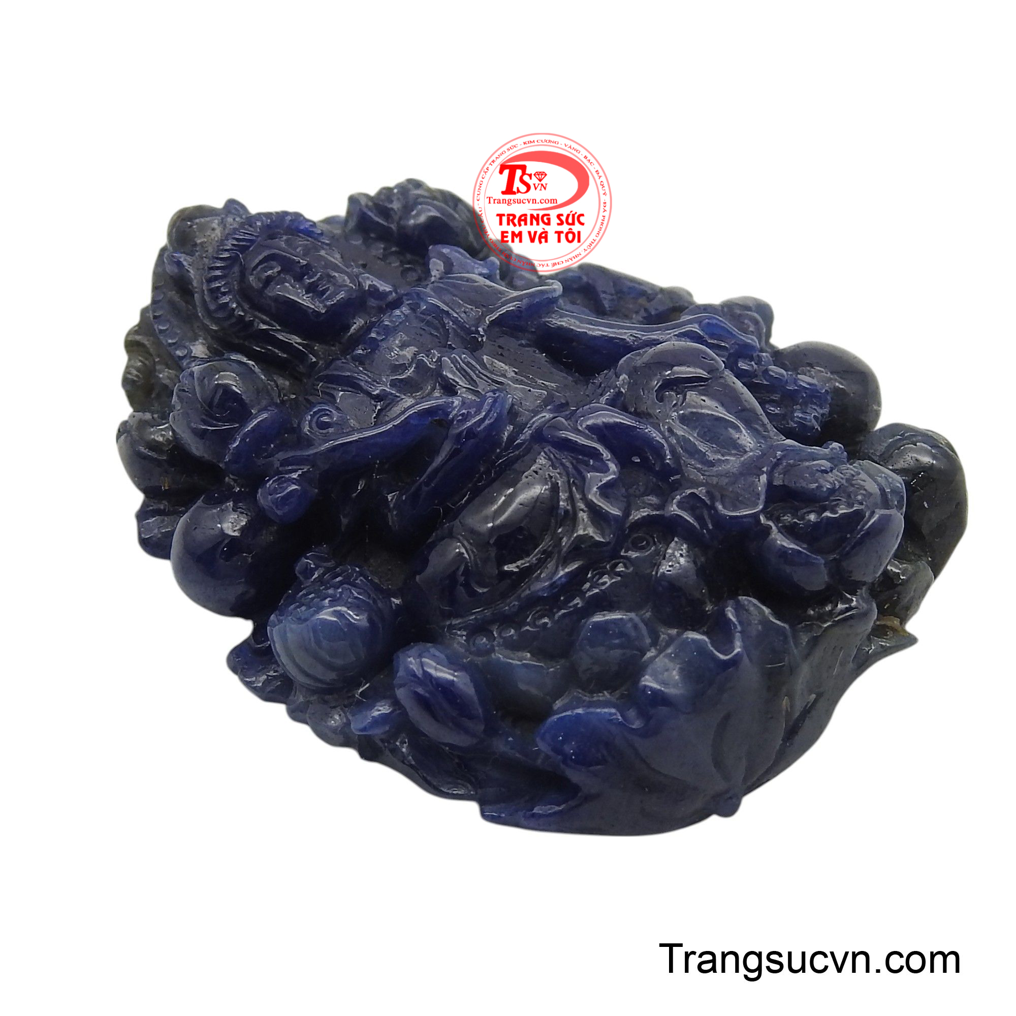 Hình tượng Ngài được chạm khắc tinh xảo, toát lên vẻ đẹp từ bi và an lạc, như ánh sáng dẫn lối trong bóng đêm cuộc đời.