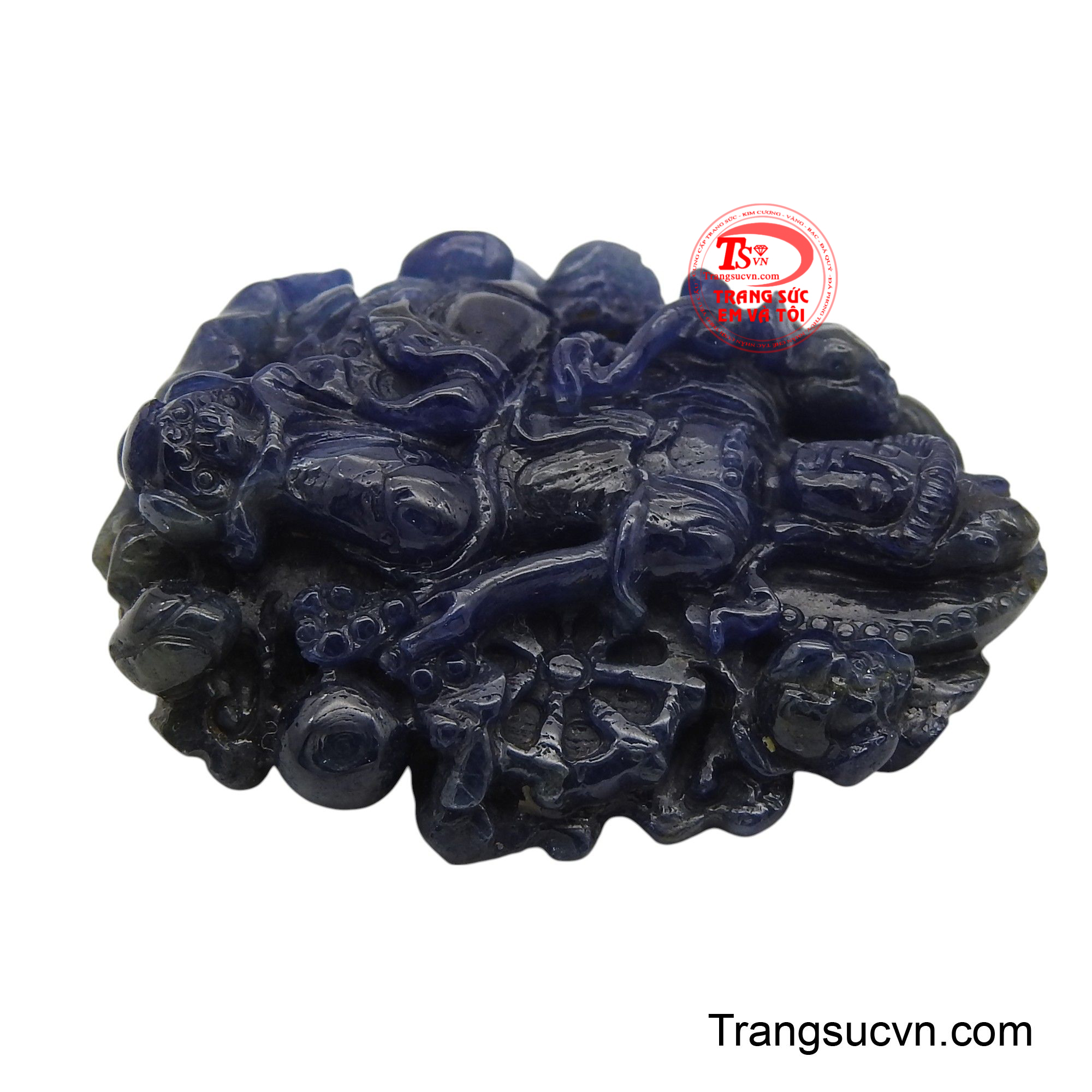 Đeo mặt Quán Âm sapphire không chỉ tôn vinh vẻ đẹp ngoại hình mà còn giúp tâm hồn tìm thấy sự bình yên, hướng tới sự thiện lành, và cảm nhận được năng lượng che chở, bảo hộ từ chư Phật.