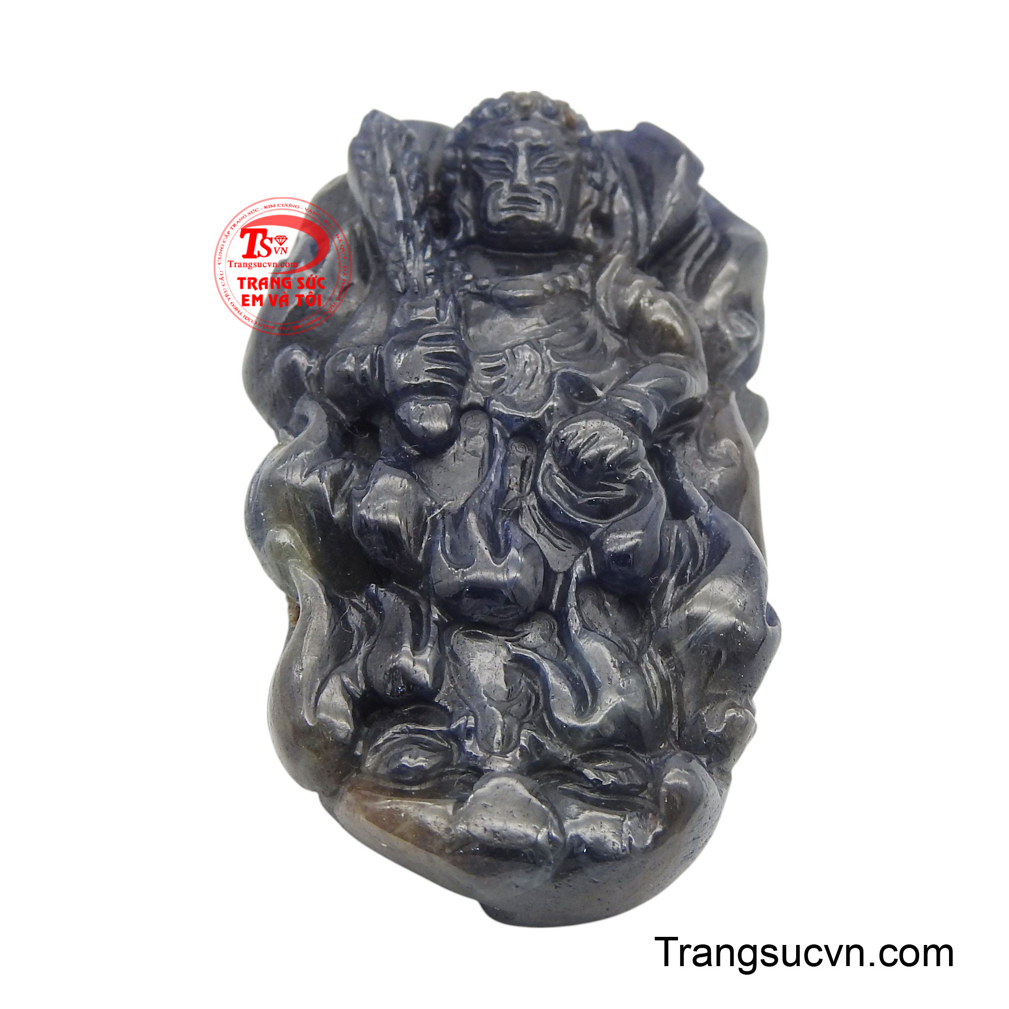 Với đường nét sắc sảo và thần thái kiên định, pho tượng là biểu tượng của sự kiên cường và khả năng bảo hộ mạnh mẽ.