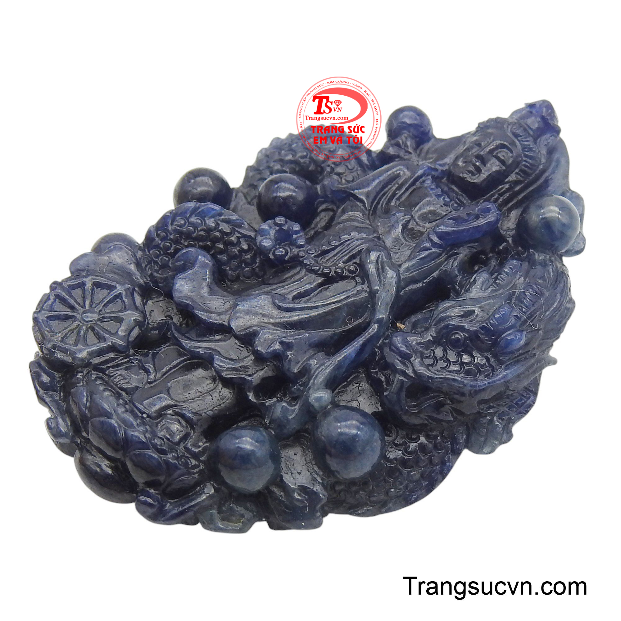 Từng đường nét chạm khắc tỉ mỉ, mềm mại cho thấy sự khéo léo của người nghệ nhân, biến tác phẩm thành một vật phẩm mang ý nghĩa tâm linh sâu sắc.