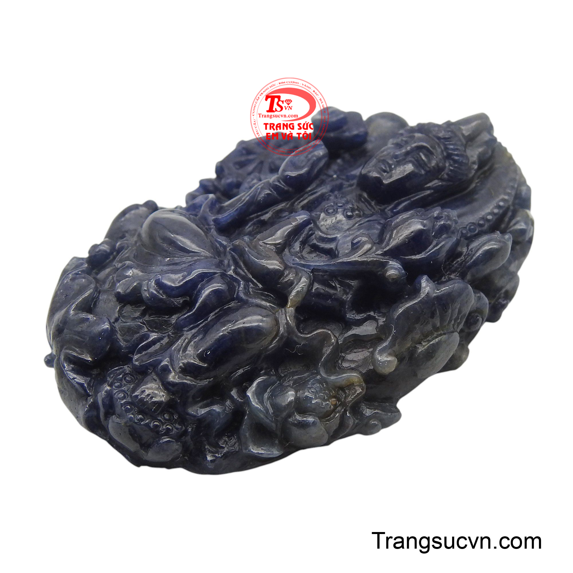 Mỗi đường nét điêu khắc đều được thực hiện tinh xảo, thể hiện ánh mắt từ ái và thần thái an nhiên của Ngài.