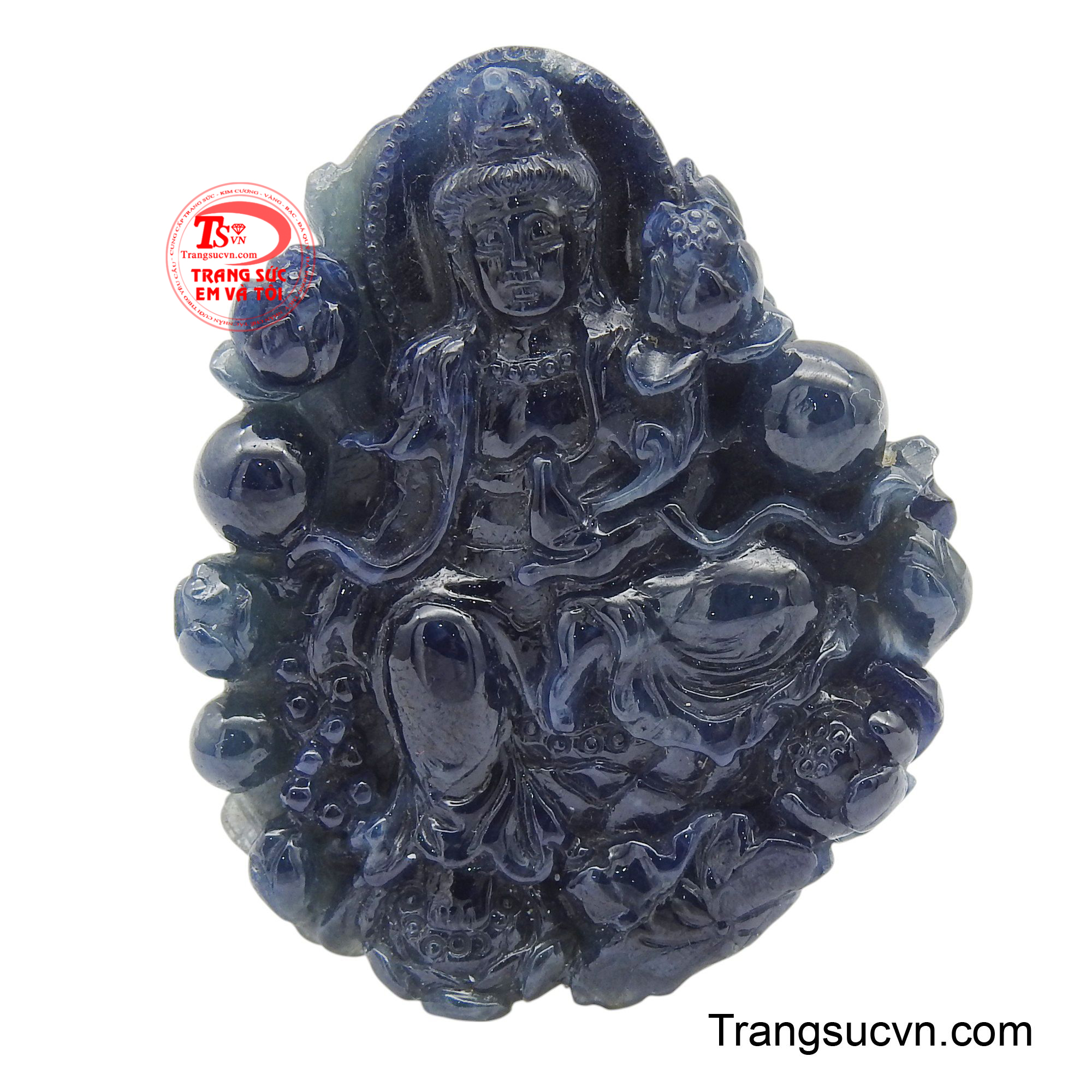 Mặt quan âm sapphire lam được điêu khắc tinh xảo từ sapphire lam tự nhiên, toát lên vẻ thanh khiết và từ bi vô ngần.