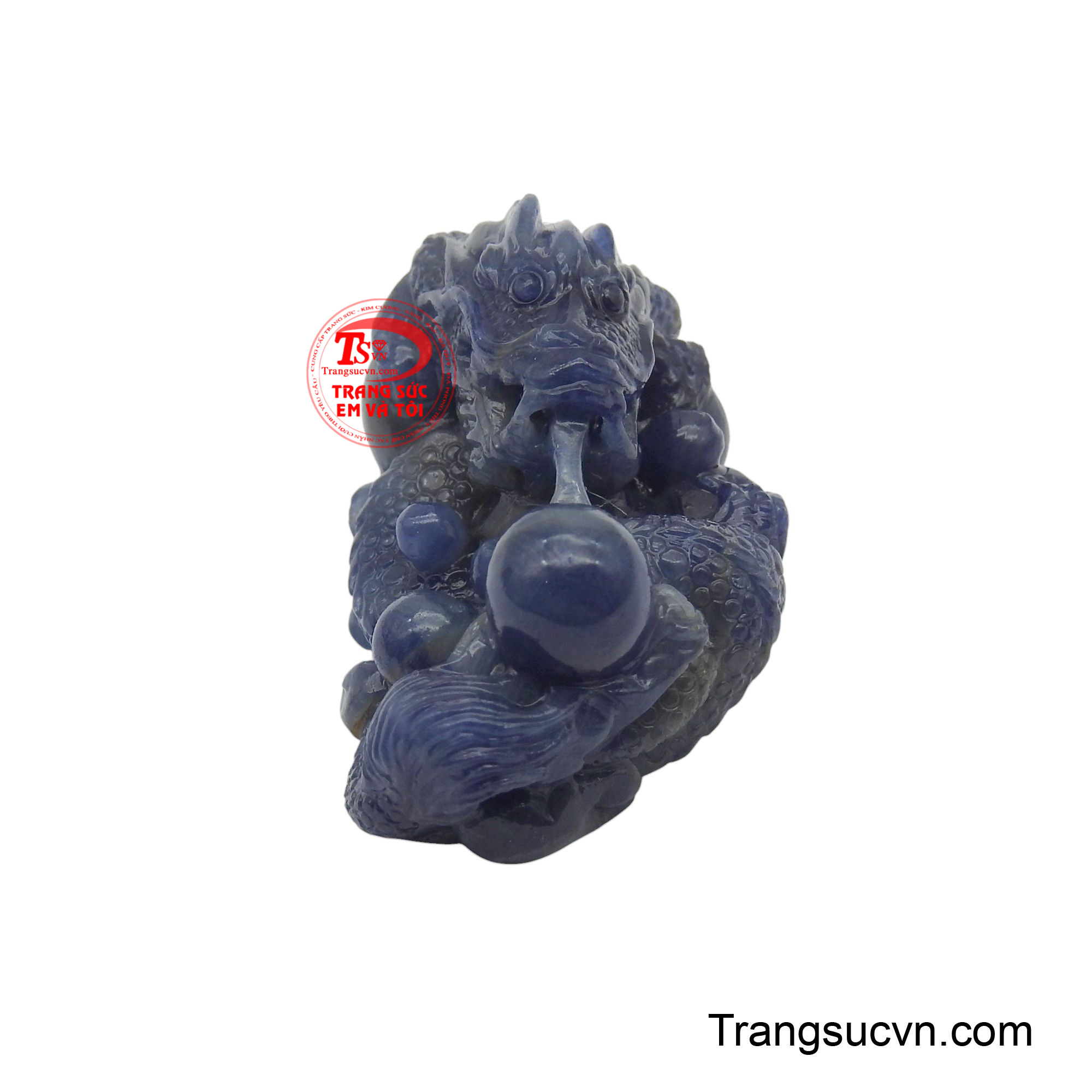 Mặt dây chuyền hình rồng này là biểu tượng mạnh mẽ của vượng khí và năng lượng tích cực.