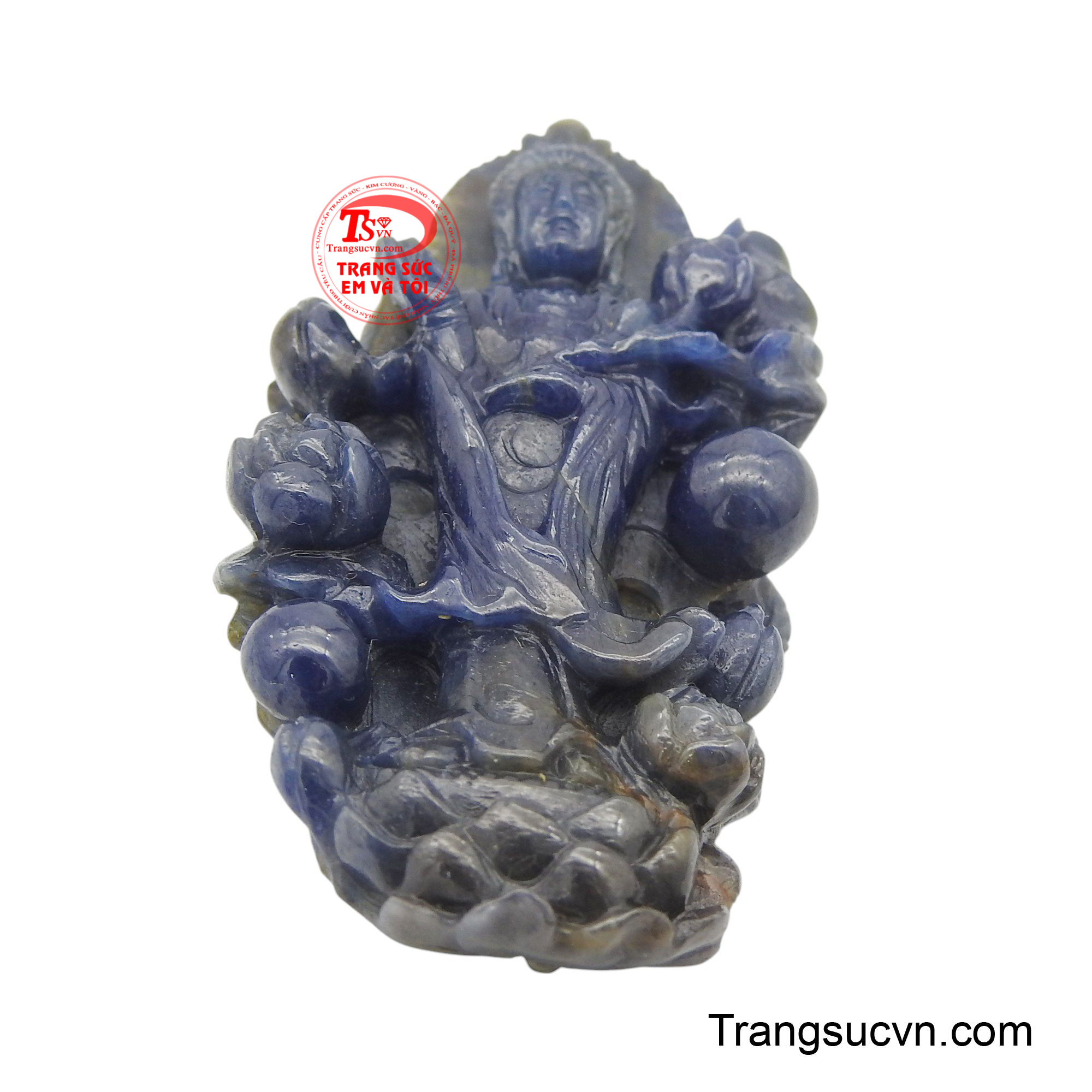 Mặt Sapphire Quan Âm được chế tác từ sapphire tự nhiên, toát lên vẻ bình an và thanh thoát.