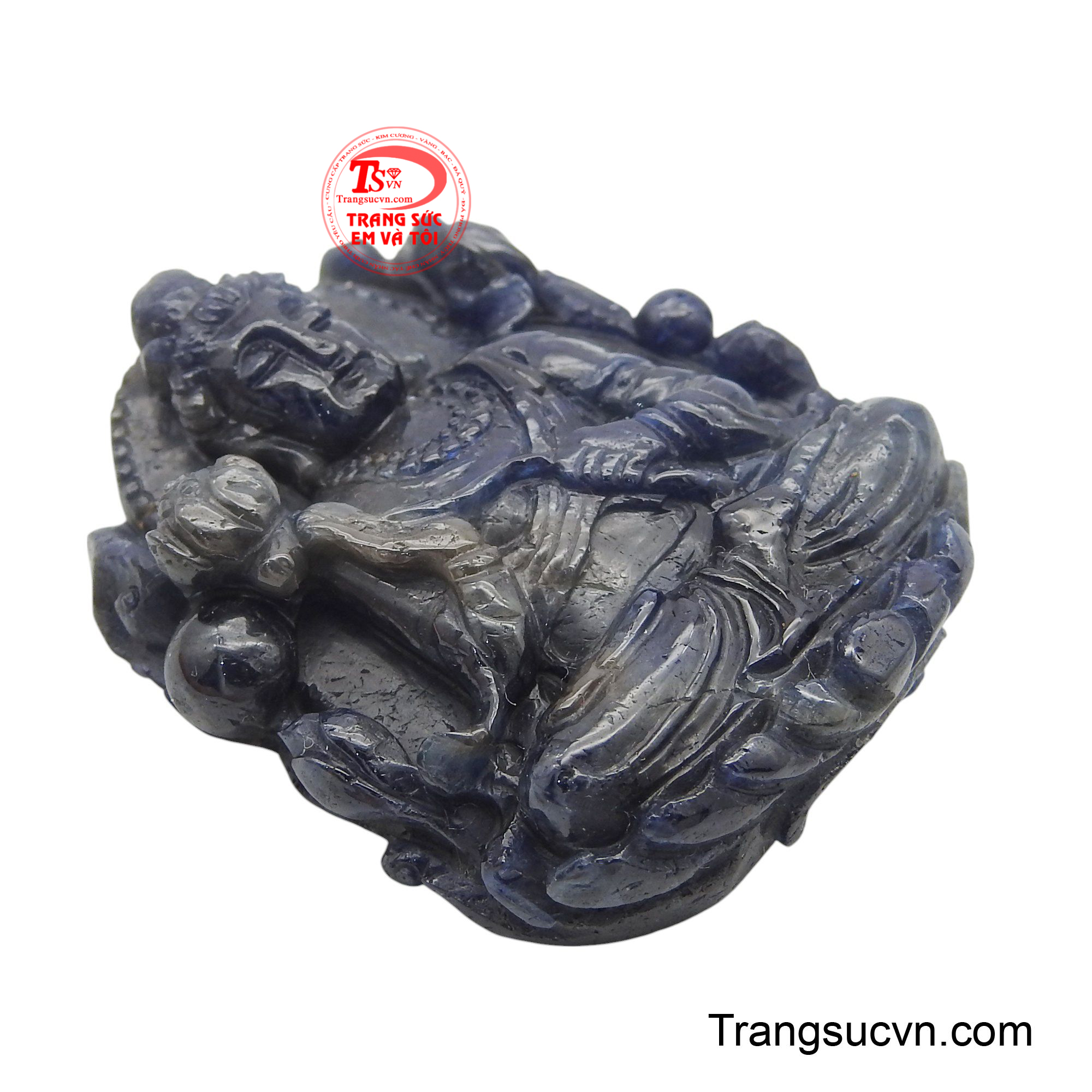 Sắc xanh hoàng gia của ngọc không chỉ tôn vinh vẻ đẹp linh thiêng mà còn mang đến năng lượng mạnh mẽ, giúp khai mở trí tuệ và hóa giải vô minh.