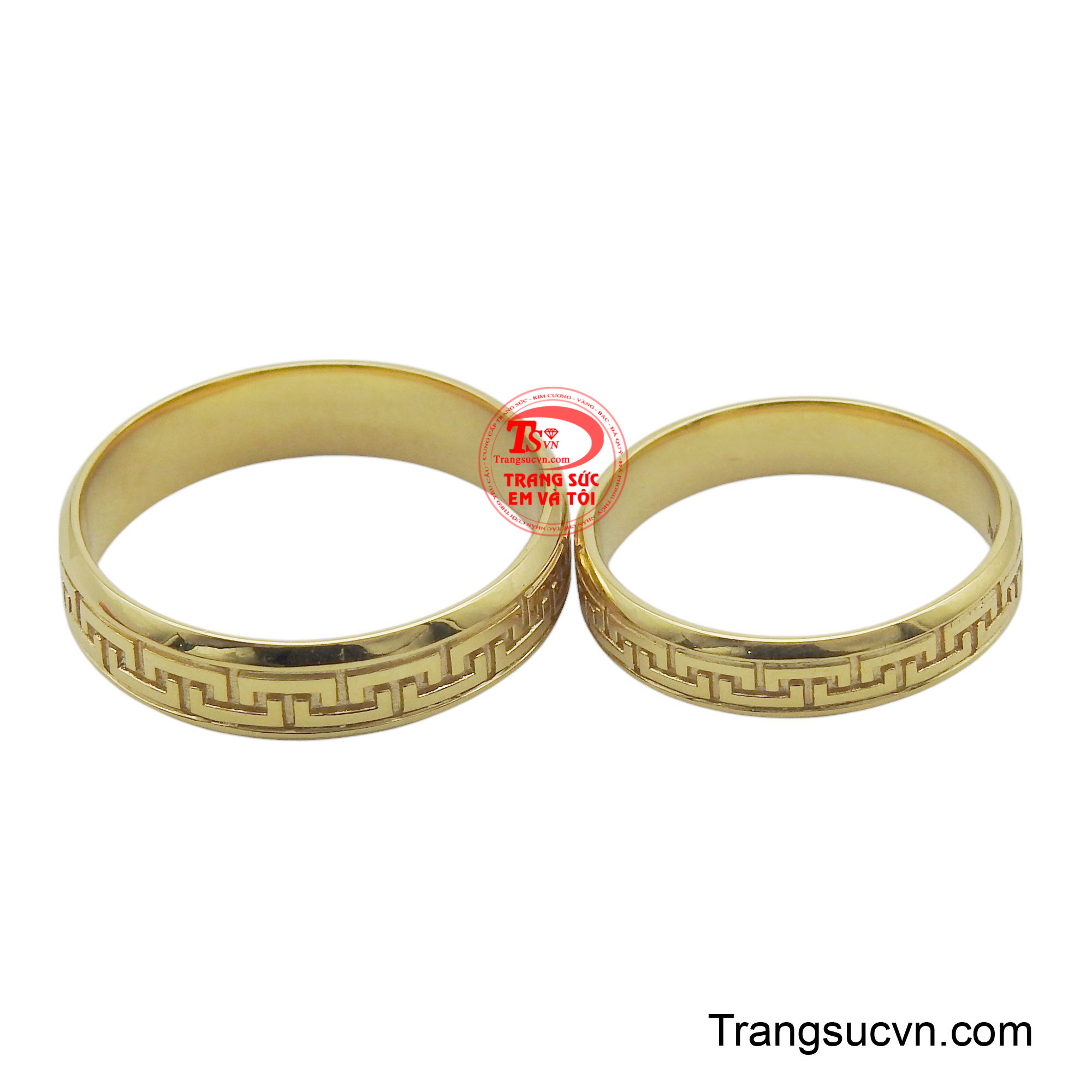 Từng đường nét chạm khắc tinh xảo trên chất liệu vàng ròng tượng trưng cho sự trọn vẹn, không ngừng nghỉ của hạnh phúc gia đình.