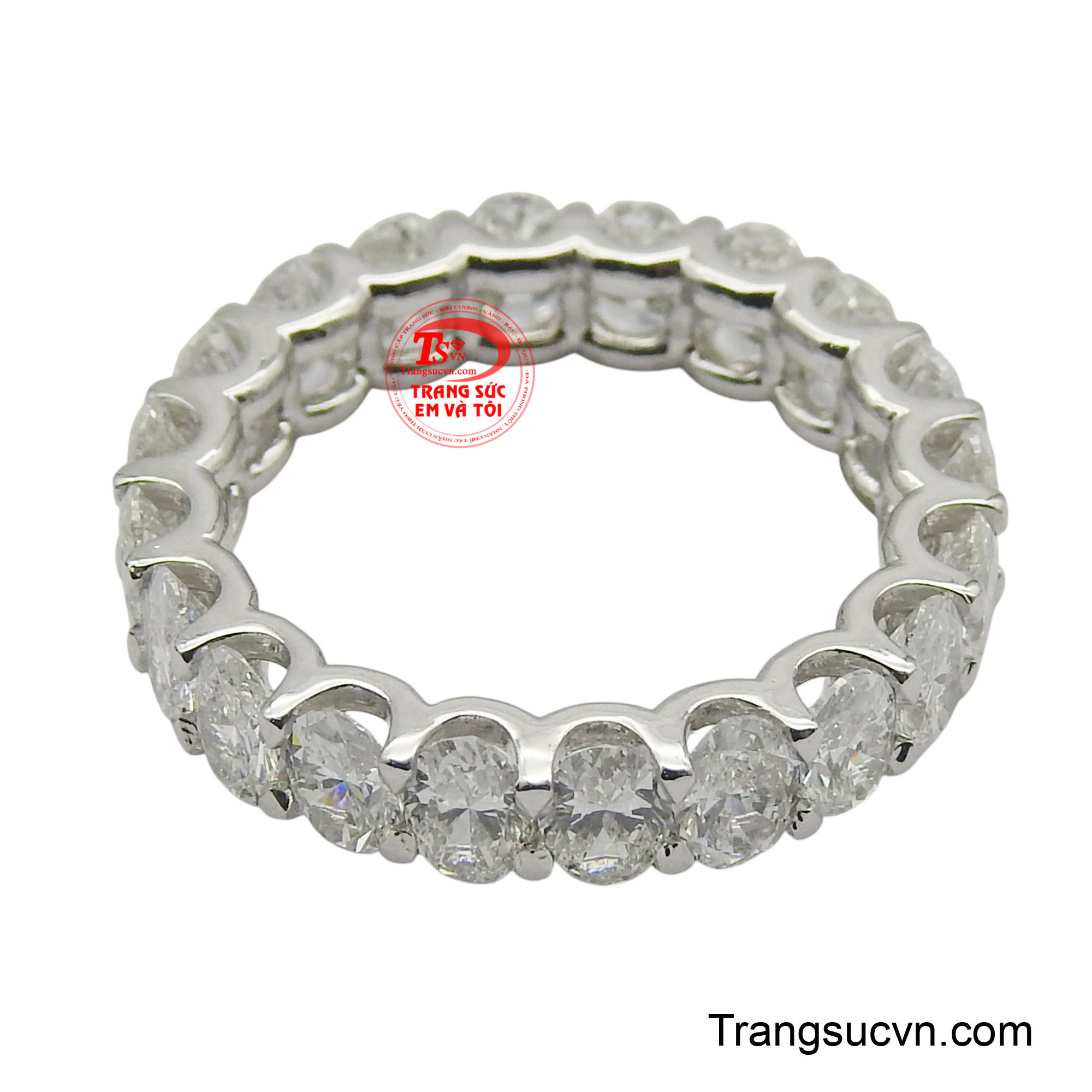Đây là món trang sức không chỉ khẳng định phong thái quý phái mà còn là minh chứng vĩnh cửu cho tình yêu và sự trường tồn.