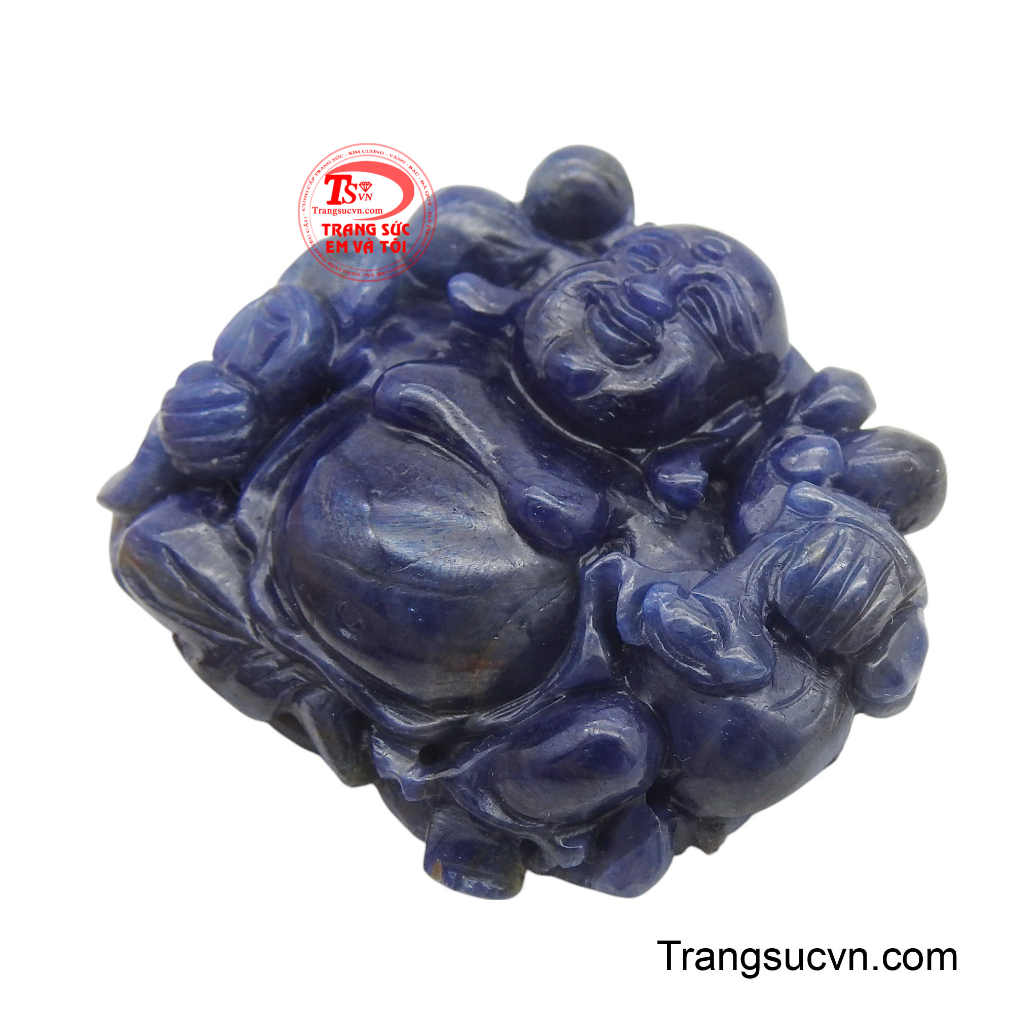 Từng đường nét chạm khắc trên thân tượng đều được thực hiện tỉ mỉ, tôn vinh vẻ đẹp nguyên bản của viên đá quý.