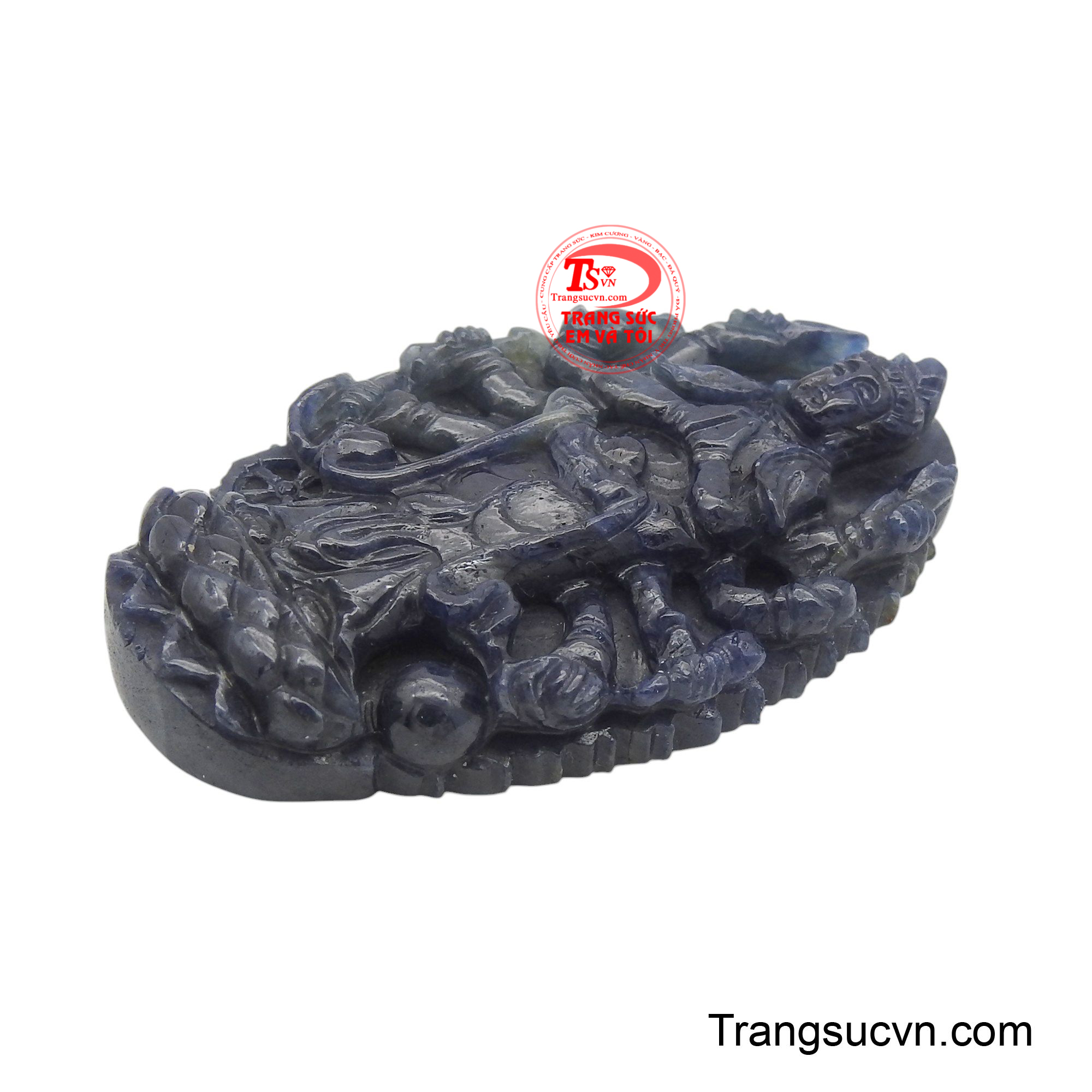 Chất liệu sapphire quý hiếm không chỉ mang lại vẻ ngoài sang trọng mà còn tăng cường năng lượng tích cực và sự bình an.