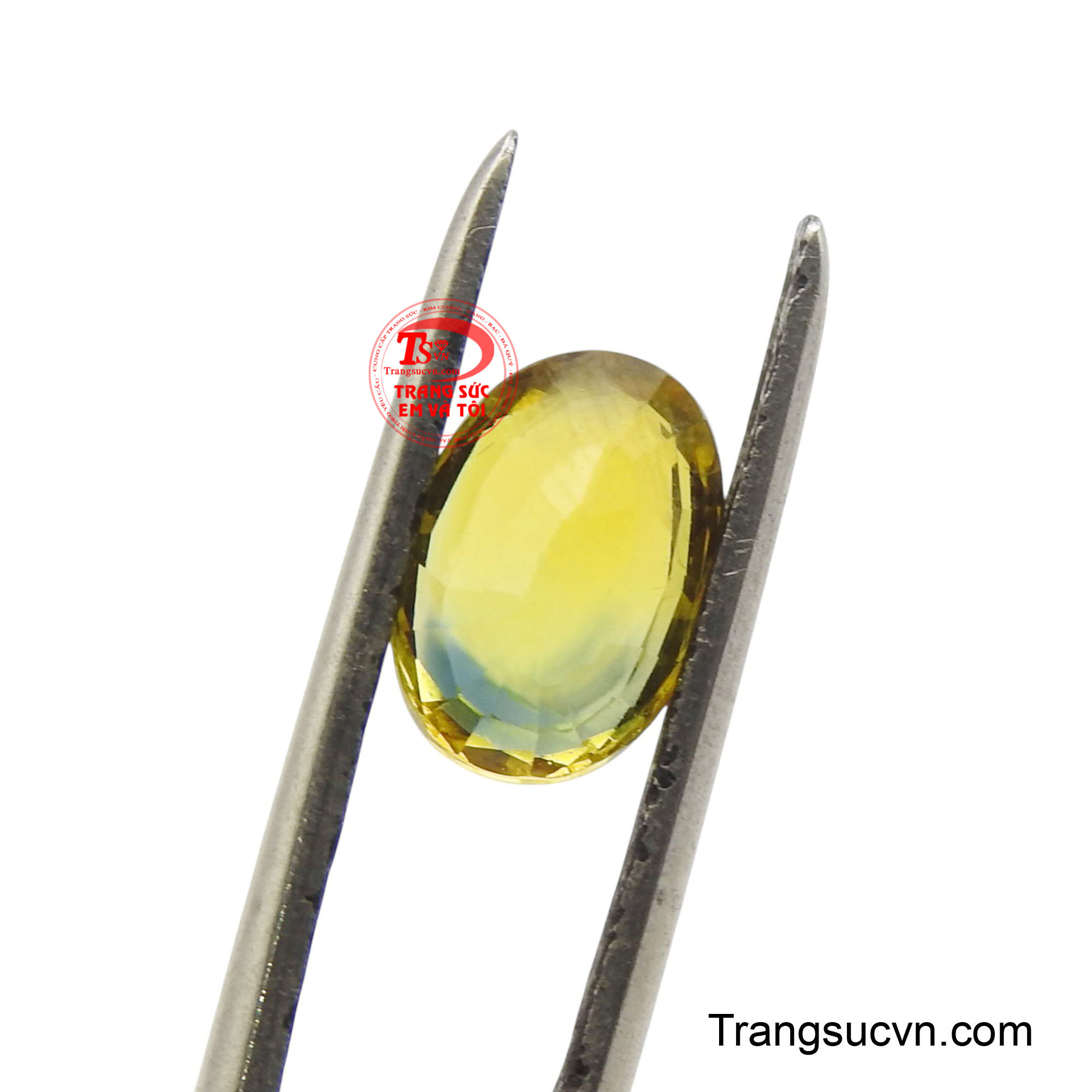 Sapphire vàng thiên nhiên lầ món quà ý nghĩa dành cho những người mệnh thổ và kim.