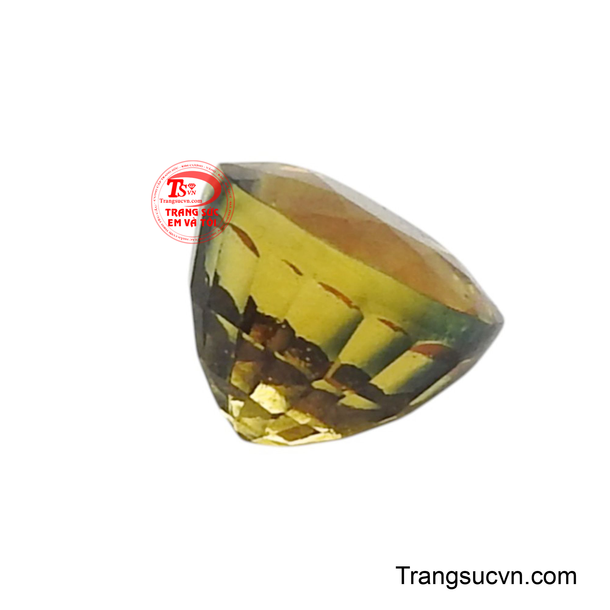 Các giác cắt tròn hoàn hảo làm nổi bật tối đa độ lấp lánh và khả năng tán sắc của sapphire, tạo ra một vũ điệu ánh sáng mê hoặc mỗi khi có tia sáng chiếu vào.