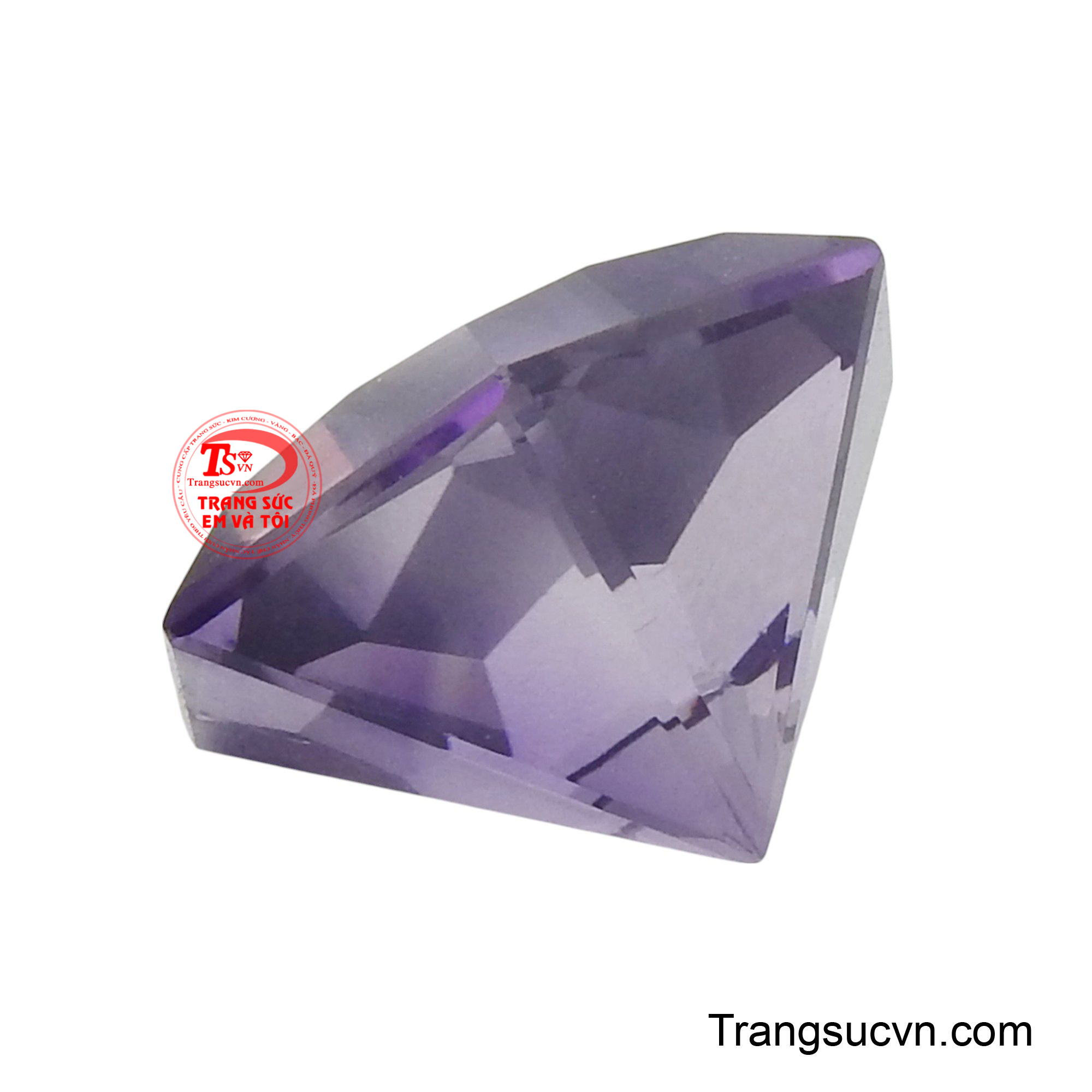 Sở hữu một viên đá có vẻ đẹp độc đáo với những đường nét góc cạnh tạo nên sự thu hút đặc biệt.
