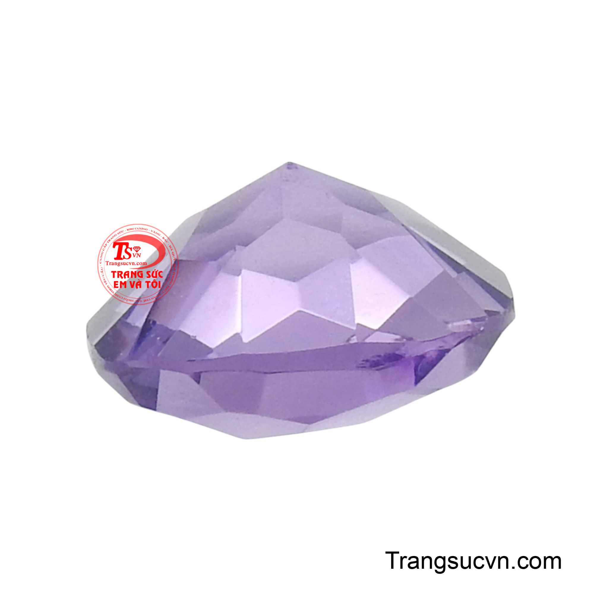 Ánh tím lung linh tỏa ra từ viên đá tạo nên một không gian thư thái, an yên, giúp tâm hồn thanh tịnh.