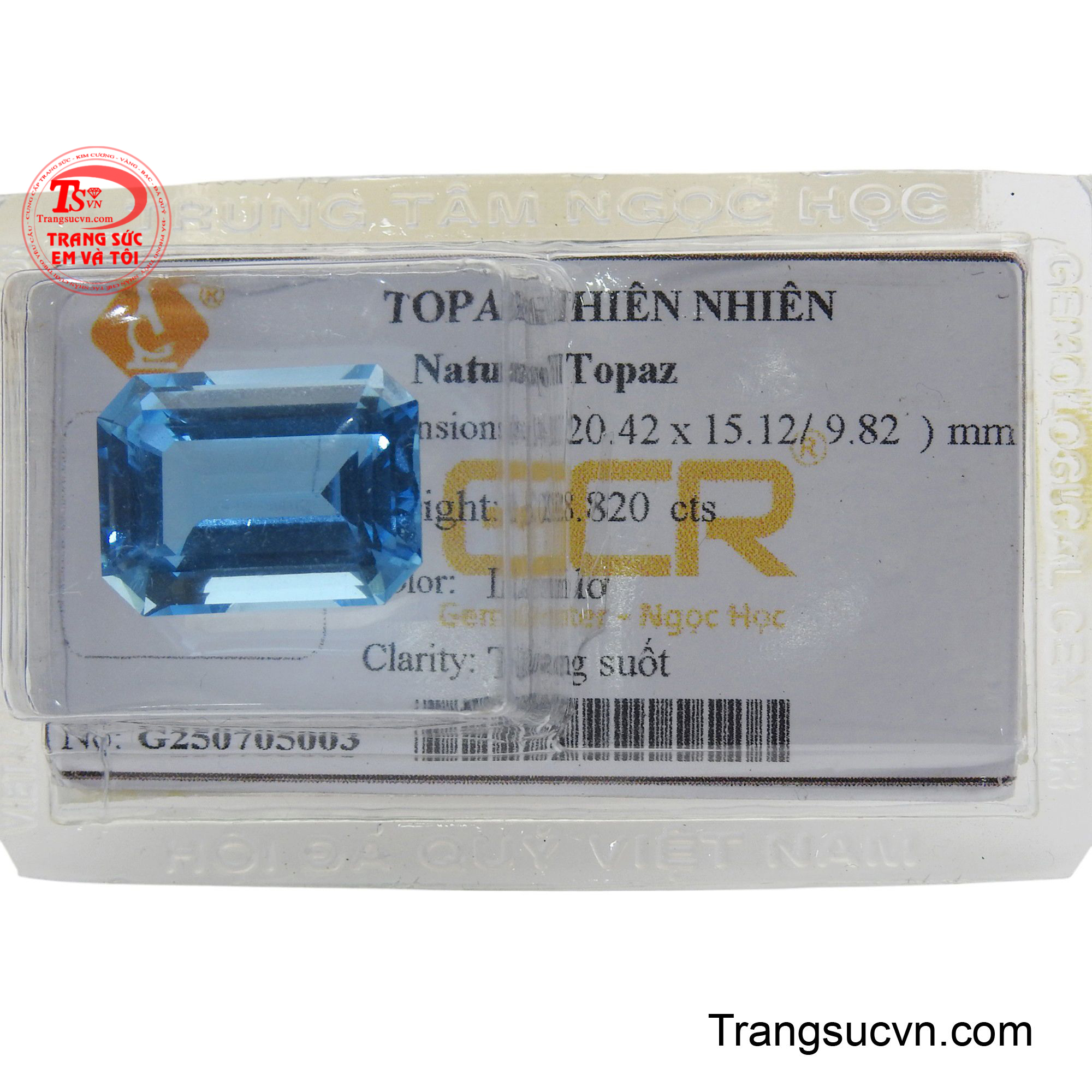 Sắc xanh trong vắt của viên đá như một hồ nước tĩnh lặng, ẩn chứa chiều sâu và sự tinh khiết tuyệt đối.