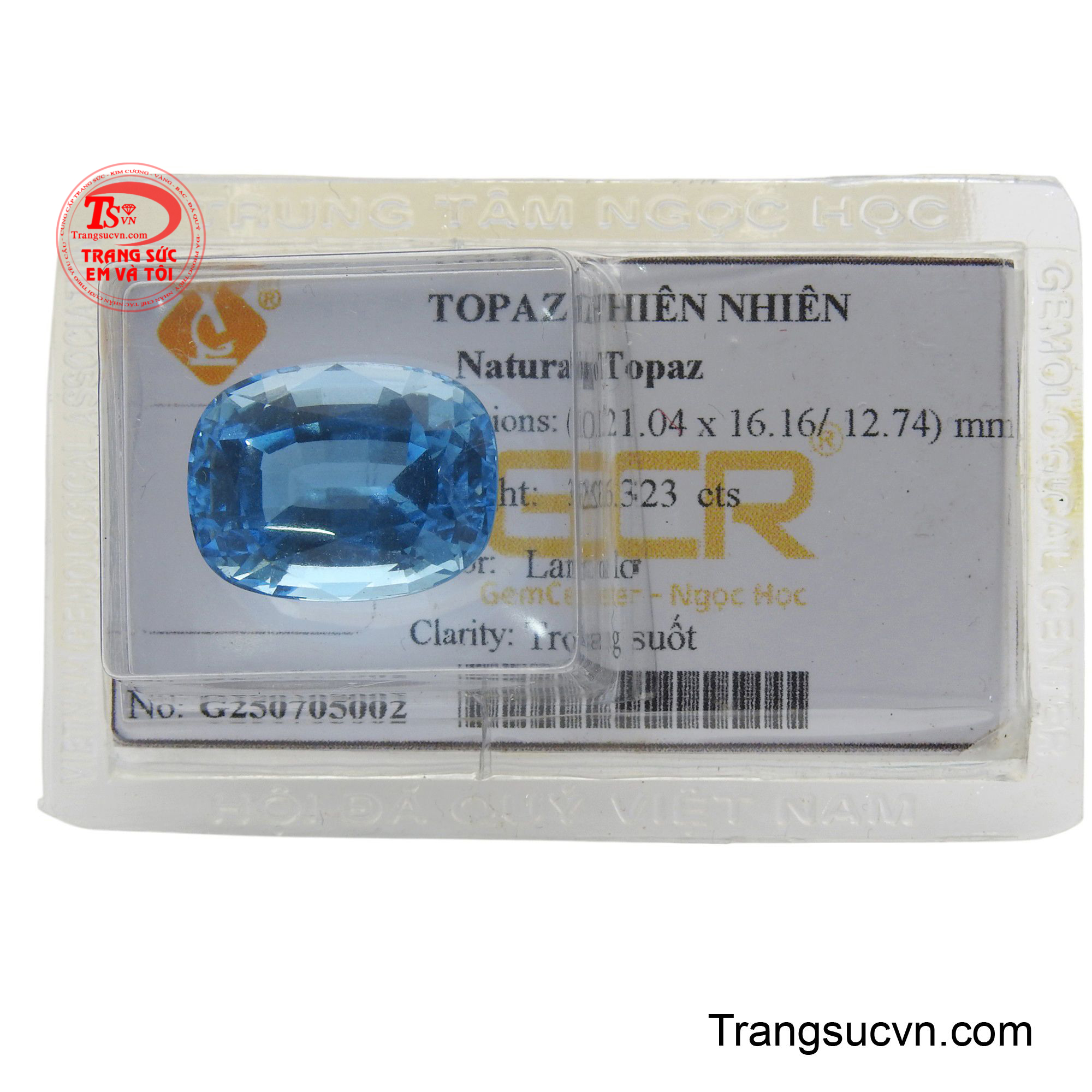 Với sắc xanh mênh mông và độ trong suốt hoàn hảo, nó như chứa đựng cả bầu trời mùa hạ, mang đến cảm giác bình yên và tươi mát.