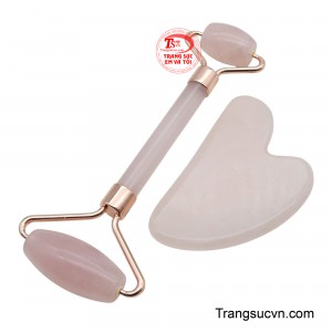 Thanh lăn với hai đầu lớn nhỏ giúp massage các vùng da khác nhau, cải thiện tuần hoàn máu, giảm sưng và tăng độ đàn hồi cho da.