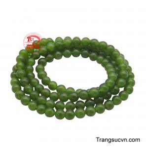 Chuỗi ngọc Nepherit đẹp toát lên vẻ đẹp mộc mạc nhưng đầy cuốn hút, với sắc xanh lá cây tự nhiên mang đến cảm giác gần gũi với thiên nhiên.