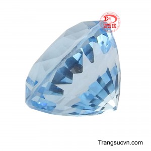 Sắc xanh dịu mát lan tỏa đều khắp mặt đá, gợi nhớ về bầu trời trong xanh hay làn nước biển êm đềm, mang đến cảm giác thư thái và an yên.