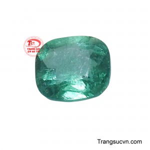 Emeral- viên đá thiên nhiên được tin rằng sẽ mang lại may mắn và thịnh vượng cho người sở hữu.
