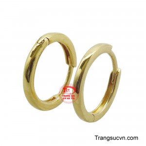 Thiết kế dạng khoen tròn nhỏ gọn, ôm sát vành tai, mang lại sự thoải mái và linh hoạt cho người đeo.