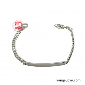 Lắc bạc dành cho trẻ em là một món trang sức tinh xảo và an toàn, được thiết kế đặc biệt dành cho trẻ em.