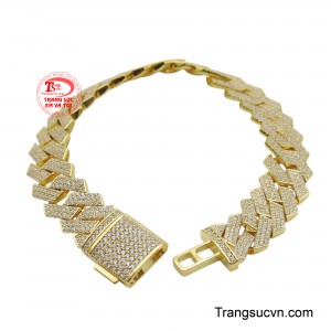 Chiếc lắc tay là một biểu tượng của sự mạnh mẽ và phong cách vượt trội.