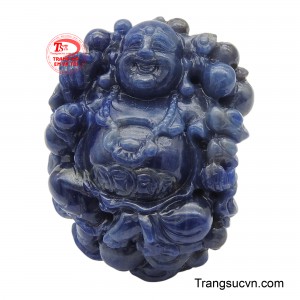 Mặt dây chuyền Sapphire tài lộc với hình tượng Phật Di Lặc được chạm khắc tinh xảo, là sự kết hợp hoàn hảo giữa vẻ đẹp tự nhiên của đá quý và ý nghĩa phong thủy sâu sắc.