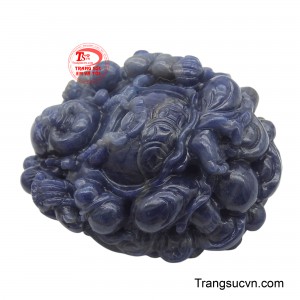 Đây không chỉ là một món trang sức độc đáo mà còn là vật phẩm phong thủy đầy ý nghĩa, giúp hóa giải muộn phiền, mang lại hạnh phúc và thành công trong cuộc sống.