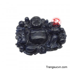 Sapphire, với màu xanh lam đặc trưng, tượng trưng cho sự bình an, trí tuệ và lòng nhân ái.