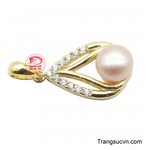 Đây là món trang sức hoàn hảo, phù hợp cho những quý cô yêu thích vẻ đẹp cổ điển nhưng vẫn đầy tinh tế và hiện đại.