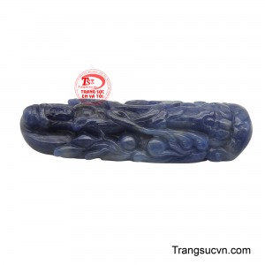 Đeo mặt dây Quan Âm sapphire không chỉ mang lại vẻ đẹp trang sức mà còn là lời nhắc nhở về sự tu tập tâm linh, hướng về những điều thiện lành, tìm thấy sự an yên và niềm tin vào sức mạnh của lòng từ bi trong cuộc sống.
