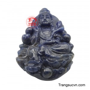 Sapphire, viên đá quý của sự thanh tịnh và bình yên, càng làm tăng thêm vẻ linh thiêng và cao quý cho hình tượng Bồ Tát.