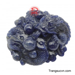 Rồng, linh vật của trời đất, đại diện cho sức mạnh, quyền uy và sự hưng thịnh, mang ý nghĩa bảo hộ và chiêu tài.