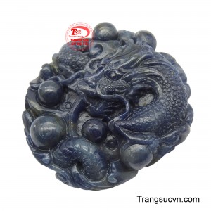 Rồng thường được coi là linh vật đứng đầu trong Tứ Linh, đại diện cho sức mạnh, uy quyền và sự cao quý.